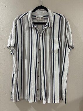 The resort shirt by Aeropostale Mens Vertical Stripe Button-Down size XL